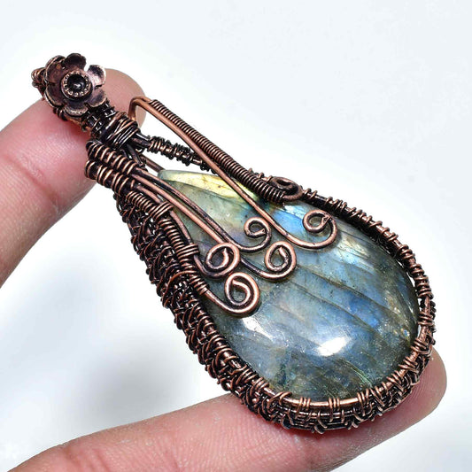 Aura’s Veil – Labradorite Copper Pendant