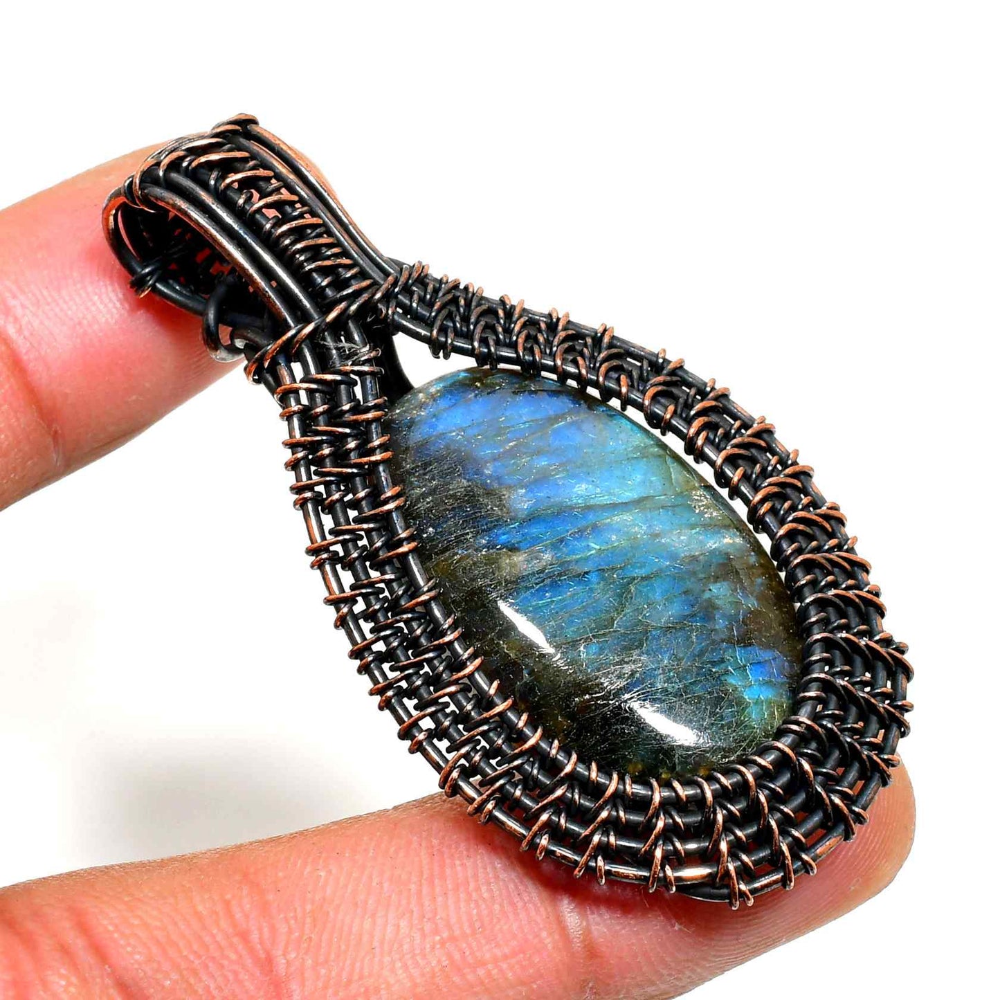 Aurora’s Gleam – Labradorite Copper Pendant