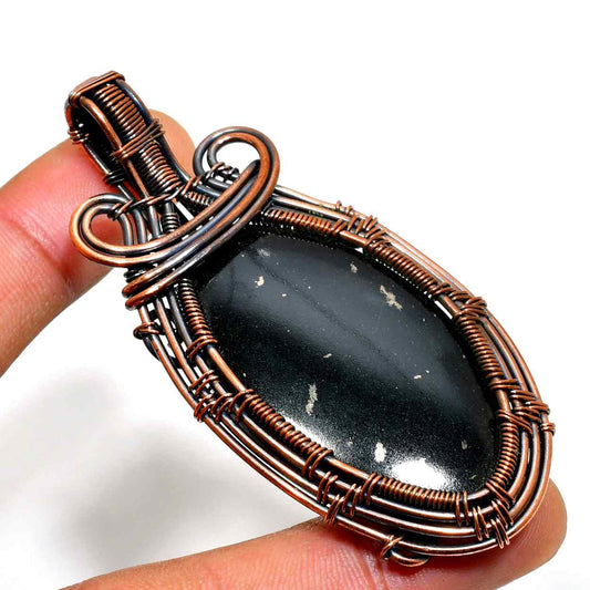 Midnight Embrace – Black Onyx Copper Pendant