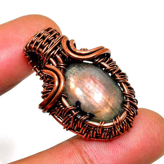 Luna’s Veil – Labradorite & Copper Pendant