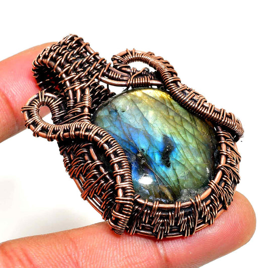 Selene’s Veil – Labradorite Copper Pendant