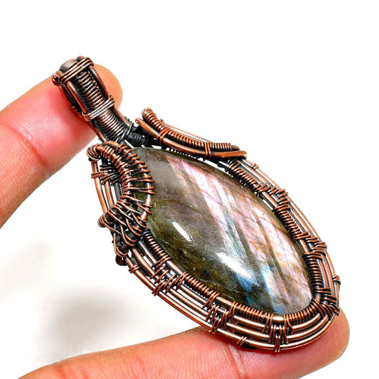 Aurora’s Whisper – Labradorite Copper Pendant