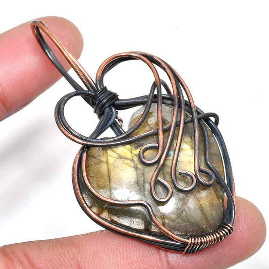 Ember’s Embrace – Labradorite & Oxidized Copper Pendant