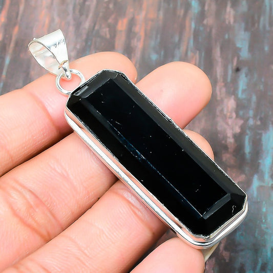 Guardian’s Edge – Silver Onyx Pendant