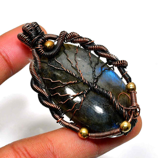 Aurora’s Edge – Labradorite Copper Pendant