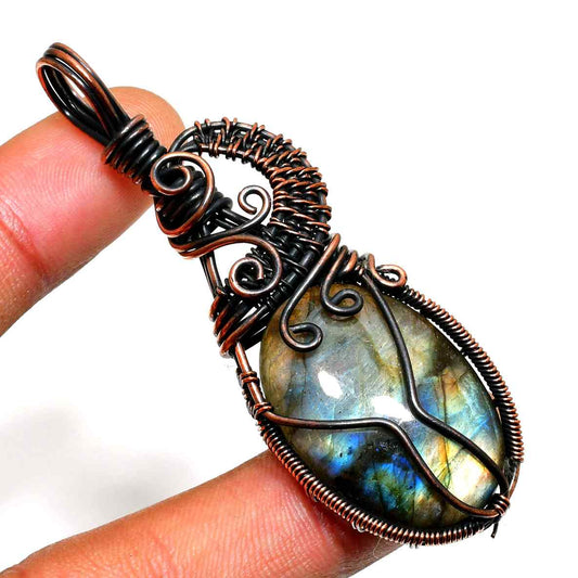 Aurora’s Shimmer – Labradorite Copper Pendant