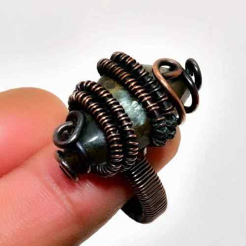 Celestial Embrace – Labradorite Copper Ring