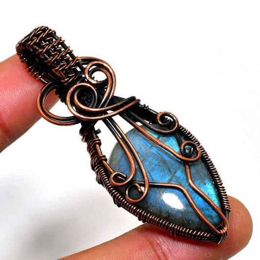 Ocean’s Embrace – Labradorite Copper Pendant