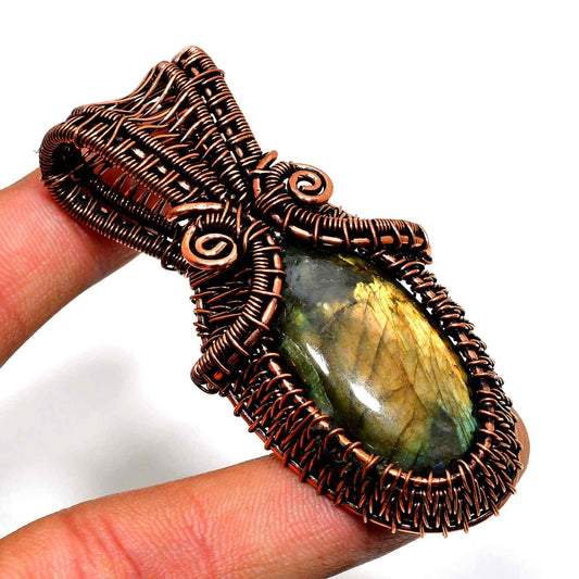 Luna’s Radiance – Labradorite & Oxidized Copper Pendant