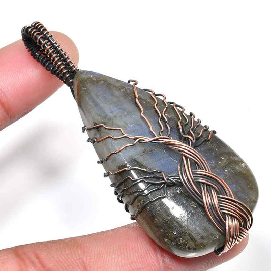 Mystic Aurora – Copper-Wrapped Labradorite Pendant