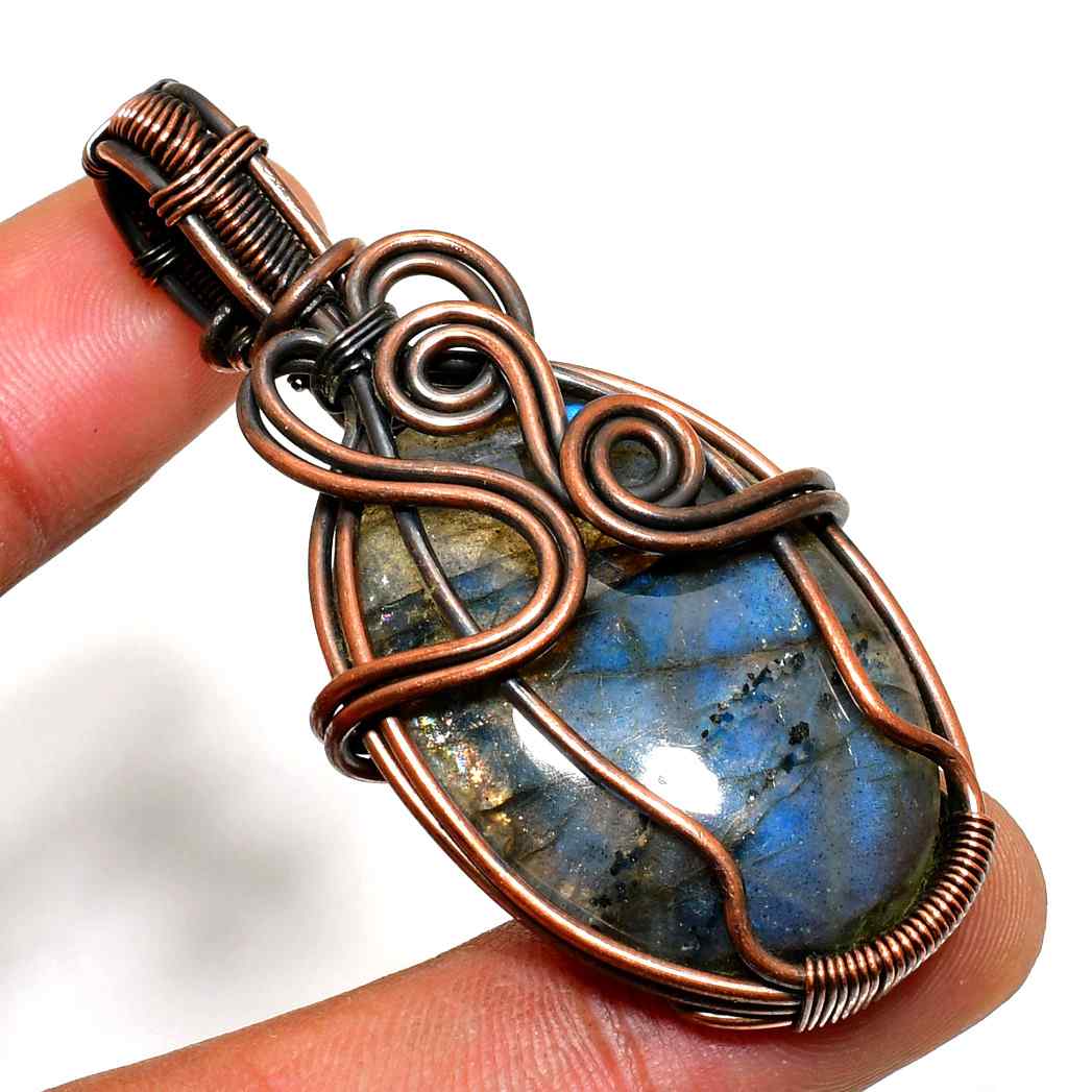 Elysia’s Whisper – Labradorite Copper Pendant
