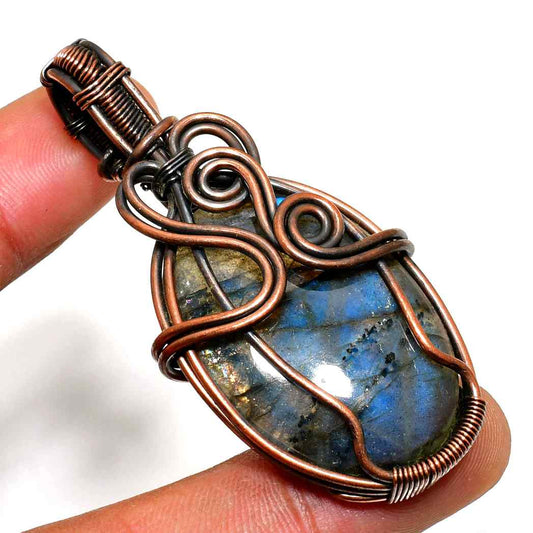 Elysia’s Whisper – Labradorite Copper Pendant