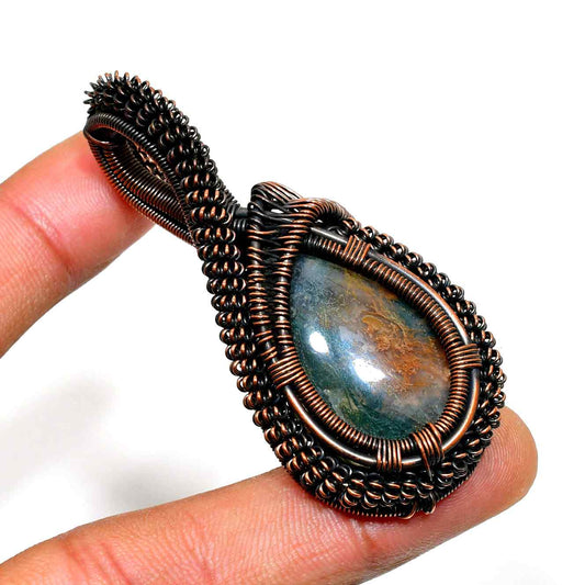 Earth’s Embrace – Natural Agate Copper Pendant