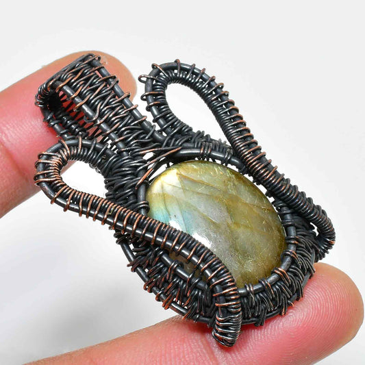 Selene’s Glow – Labradorite Copper Pendant
