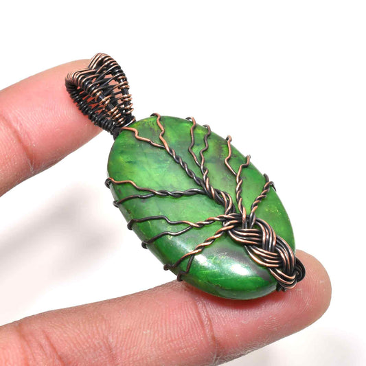 Serenity’s Embrace – Emerald Copper Wire Pendant