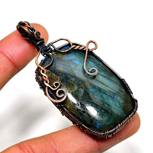 Celestial Cascade – Labradorite Copper Pendant