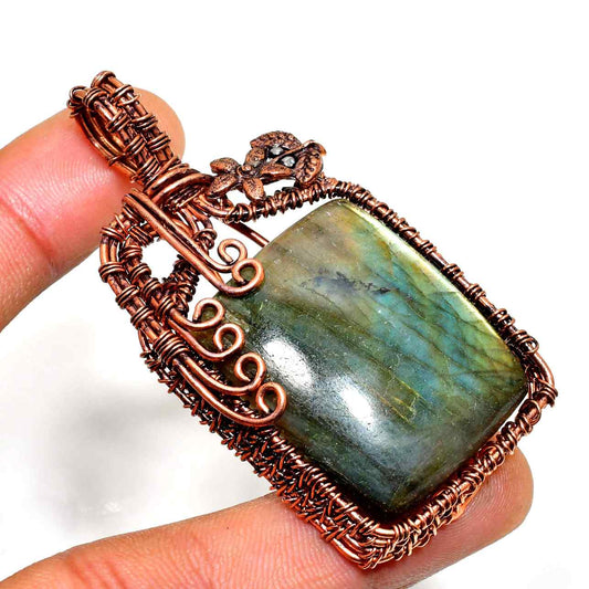 Selene’s Serenity – Labradorite Copper Pendant
