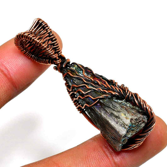 Celestial Cascade – Labradorite Copper Pendant