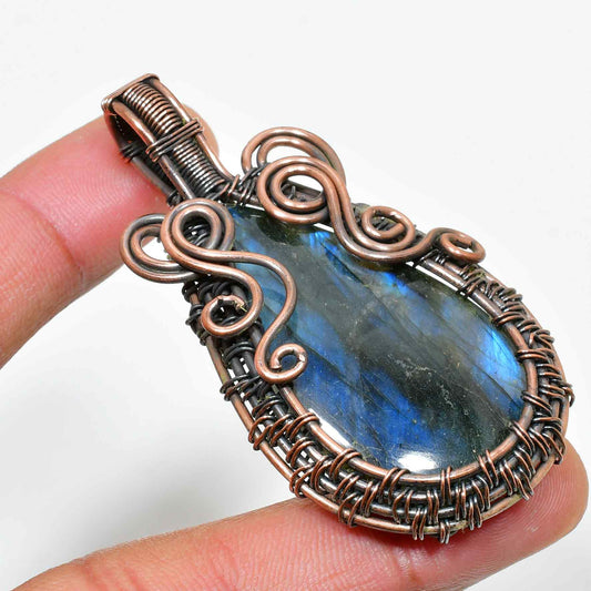 Aurora’s Gleam – Copper-Wrapped Labradorite Pendant