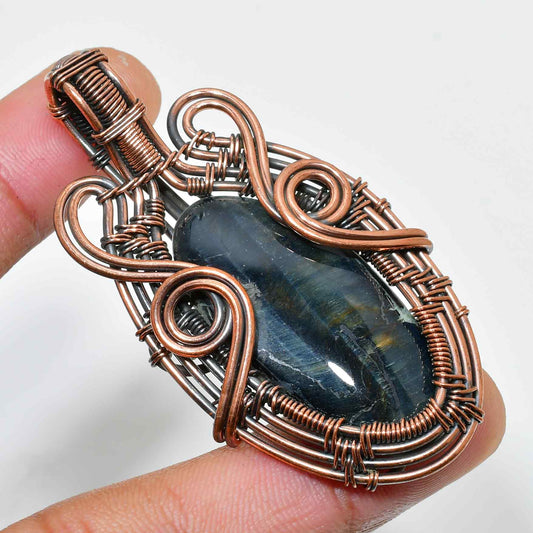 Ember’s Embrace – Copper-Wrapped Labradorite Pendant