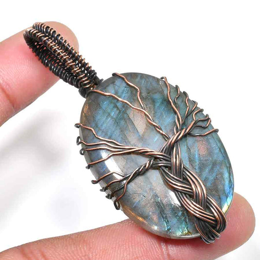 Mystic Embrace – Labradorite Copper Pendant