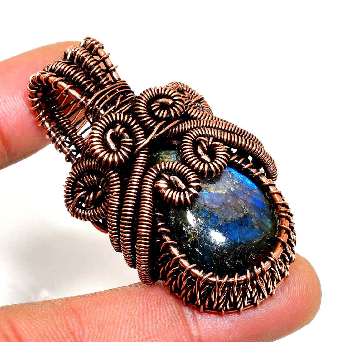 Aurora’s Insight – Labradorite Copper Pendant