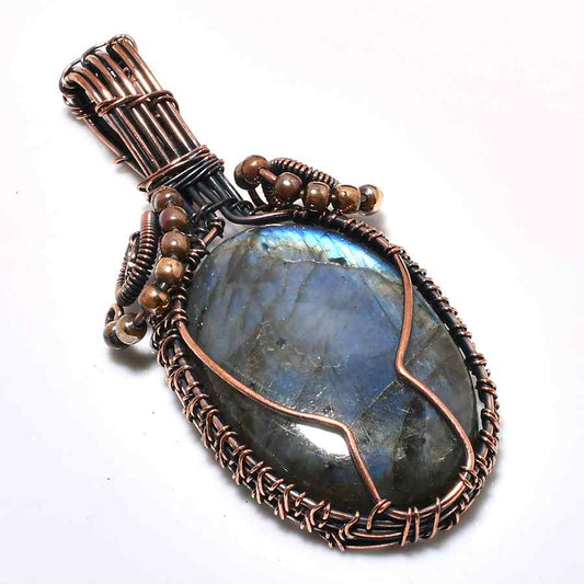 Aurora’s Embrace – Labradorite Copper Pendant