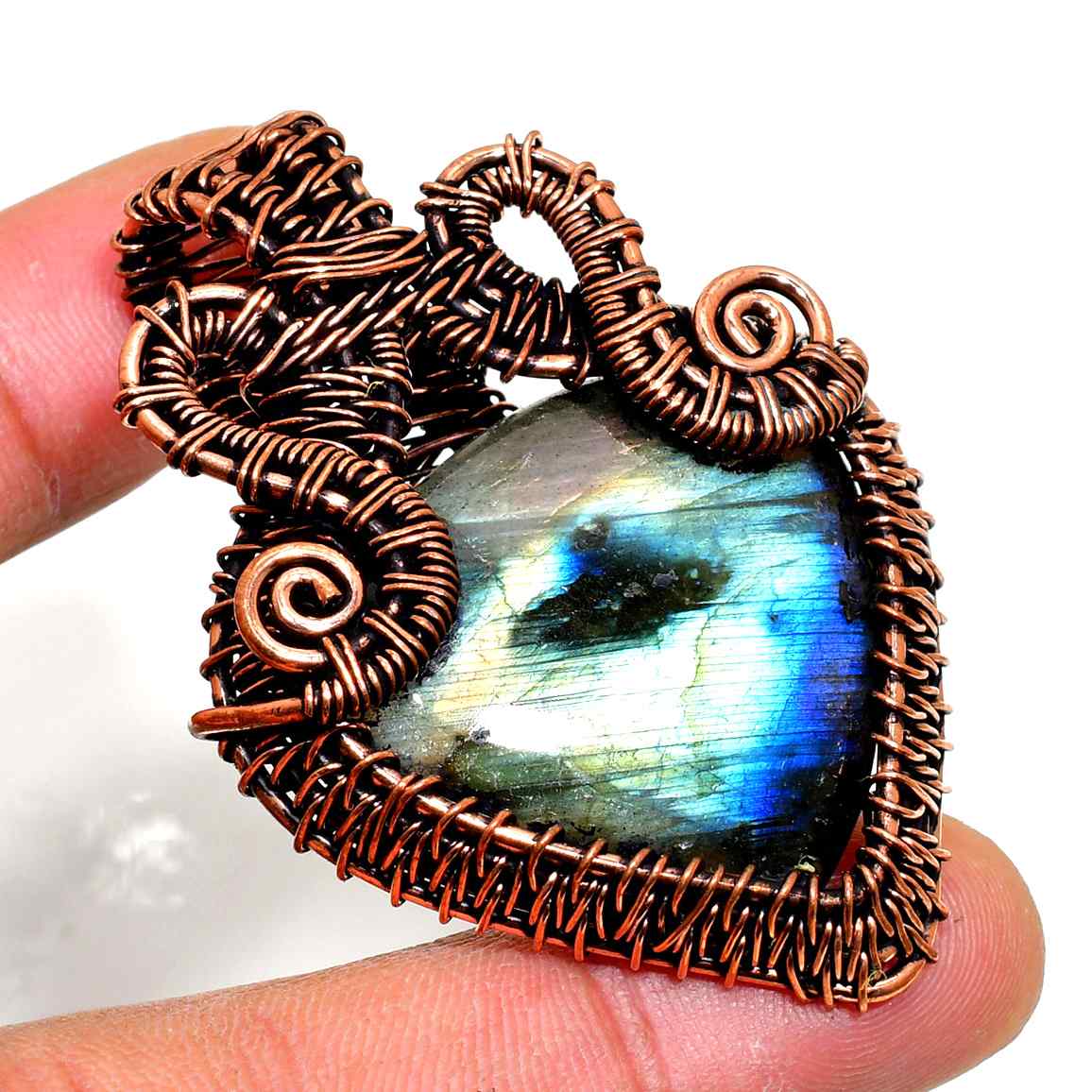 Celestial Embrace – Labradorite Copper Pendant