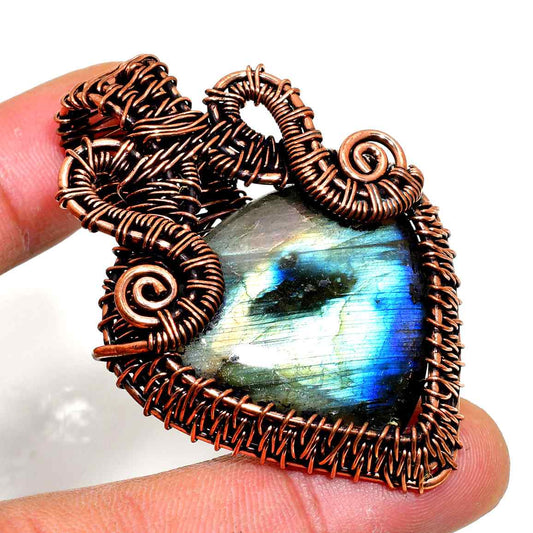 Celestial Embrace – Labradorite Copper Pendant