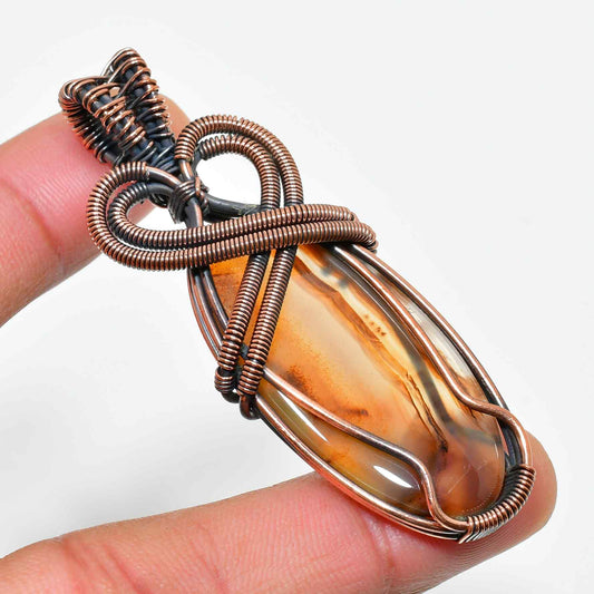 Serene Embrace – Copper-Wrapped Agate Pendant