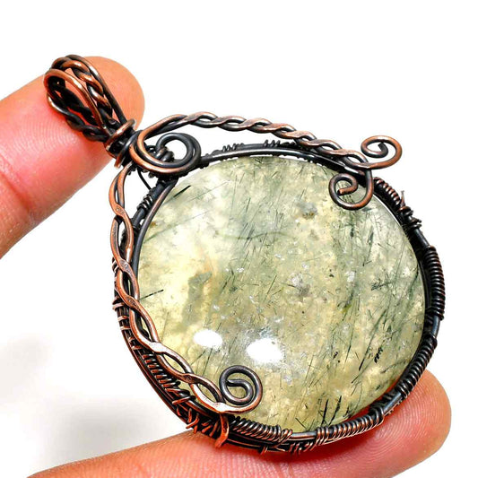 Emerald Embrace – Hand-Woven Brass Pendant