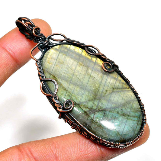 Aurora’s Whisper – Labradorite Copper Pendant