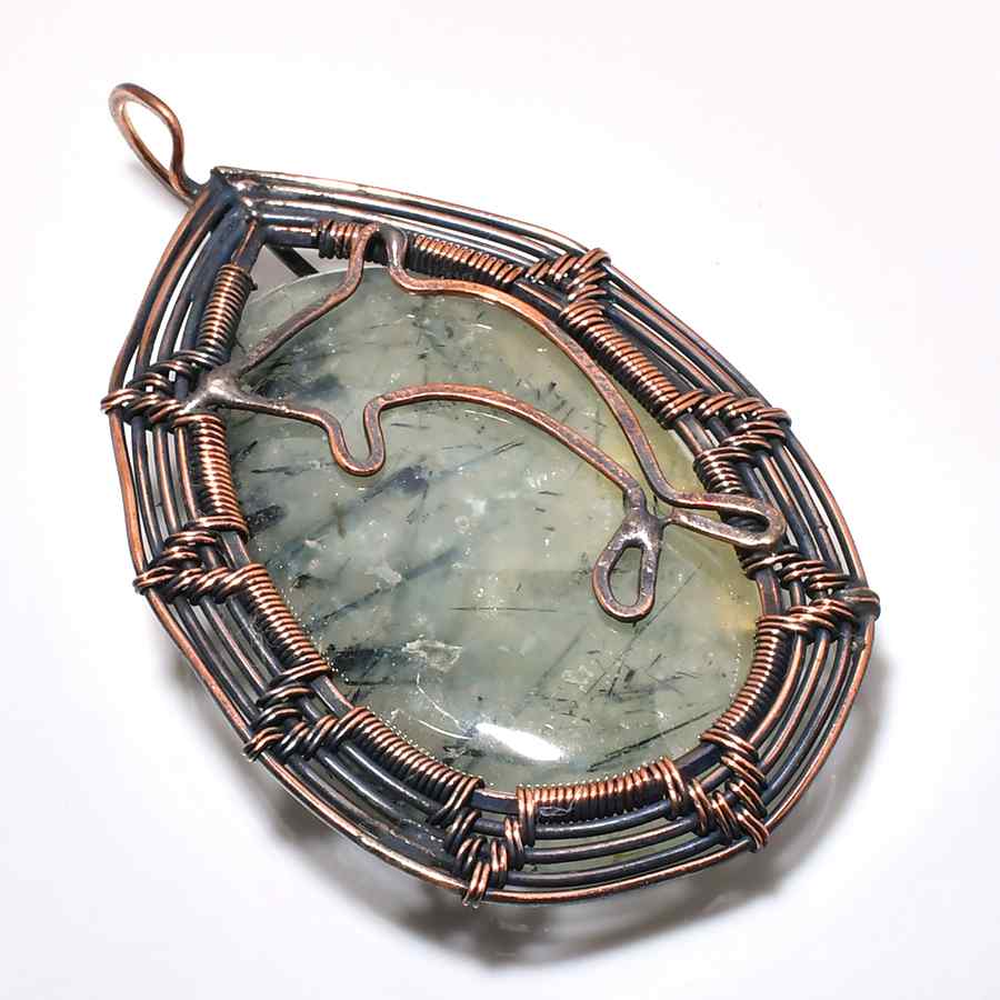 Luna’s Veil – Labradorite Copper Pendant