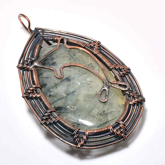 Luna’s Veil – Labradorite Copper Pendant