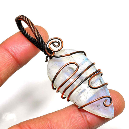 Luna’s Embrace – Copper-Wrapped Moonstone Pendant
