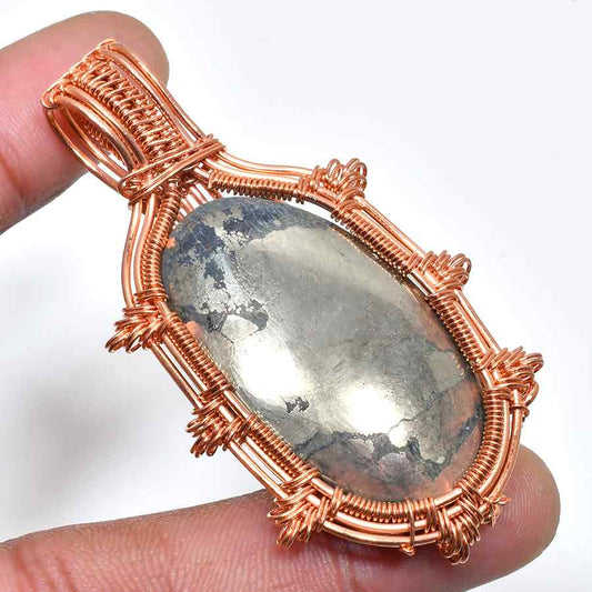 Selene’s Radiance – Labradorite Rose Gold Pendant
