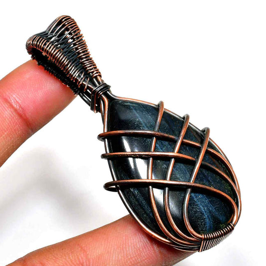 Astral Veil – Labradorite Copper Pendant