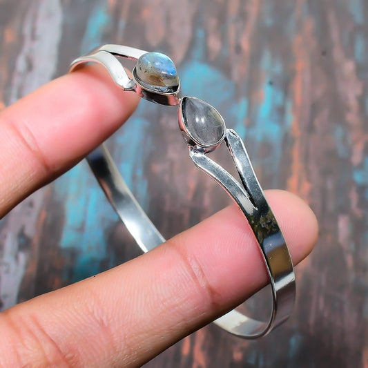 Luna’s Embrace – Labradorite & Moonstone Bracelet