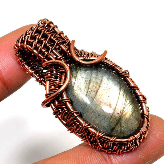 Selene’s Shield – Labradorite Copper Pendant
