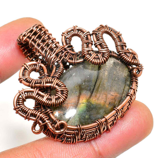Mystic Aura – Labradorite Copper Pendant