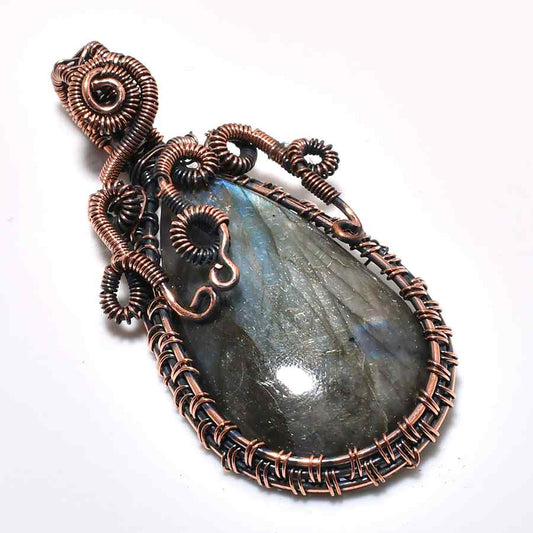 Celestial Embrace – Labradorite Copper Pendant