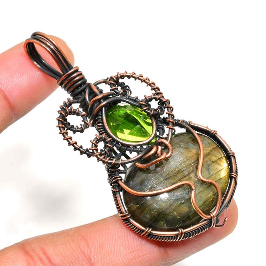 Verdant Embrace – Peridot Wire-Wrapped Pendant