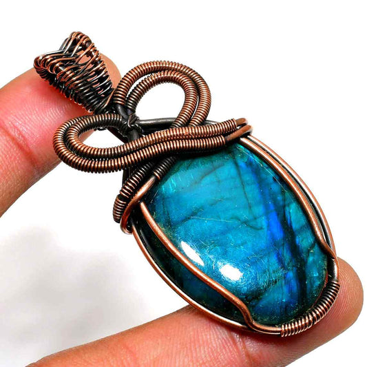 Selene’s Veil – Labradorite Copper Pendant