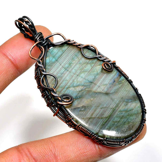Luna’s Luster – Labradorite Copper Pendant