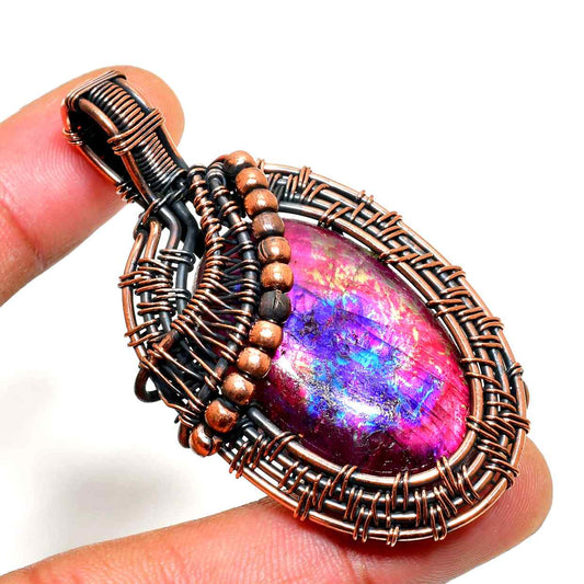 Nova’s Radiance – Labradorite Copper Pendant