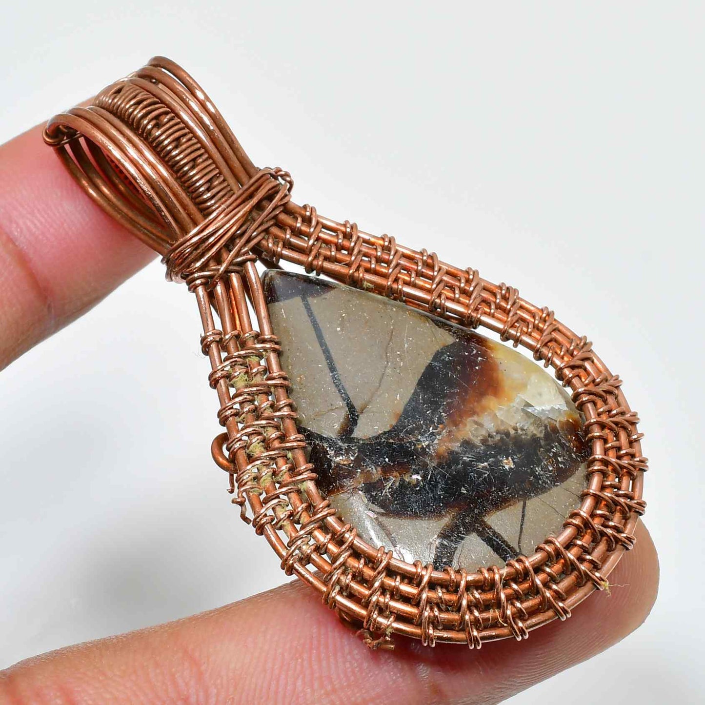Nature’s Embrace – Agate & Copper Wire Pendant