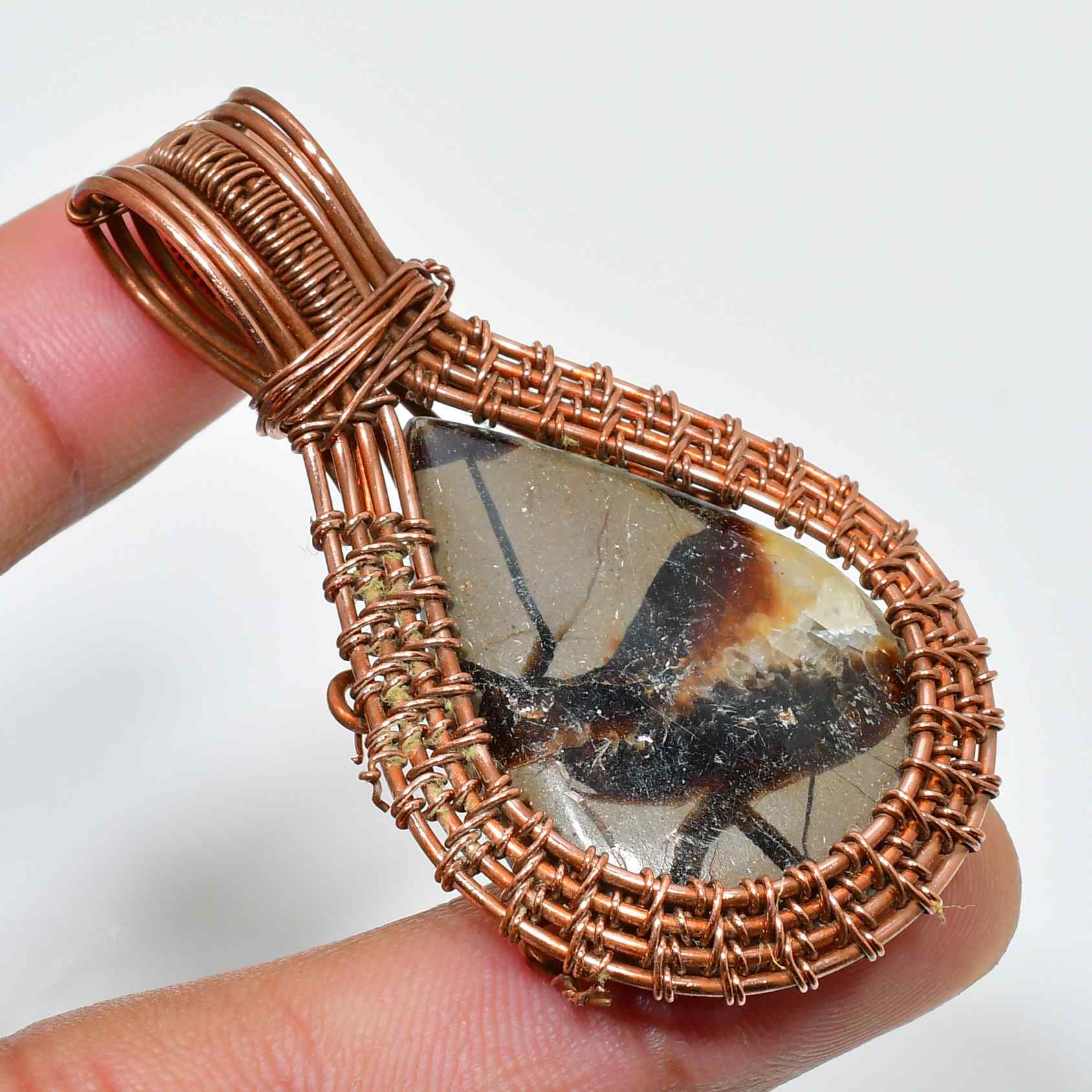 Nature’s Embrace – Agate & Copper Wire Pendant