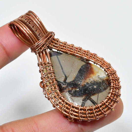 Nature’s Embrace – Agate & Copper Wire Pendant