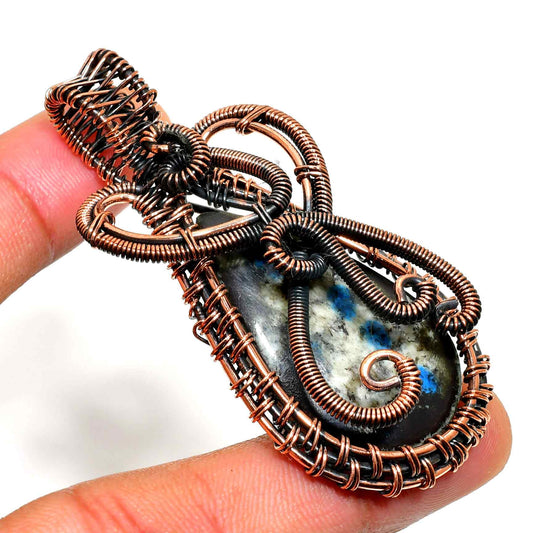 Luna’s Embrace – Labradorite Copper Pendant