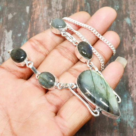 Aurora’s Gleam – Sterling Silver Labradorite Bracelet